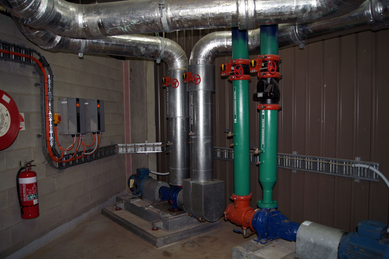 Low load chiller refit with chilled water pumps